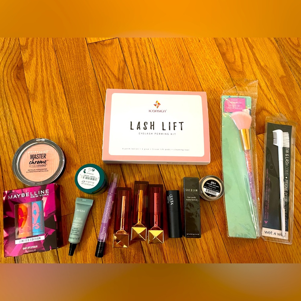 Brand new makeup lot!